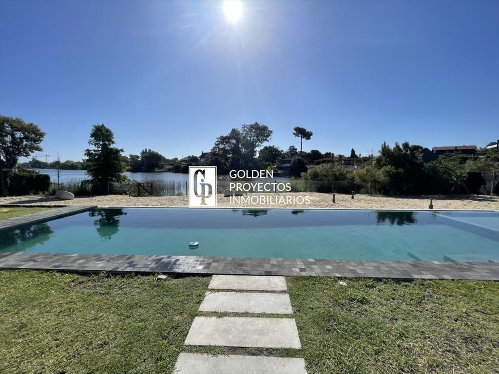 Apartamento en venta tres dormitorios y balcon en