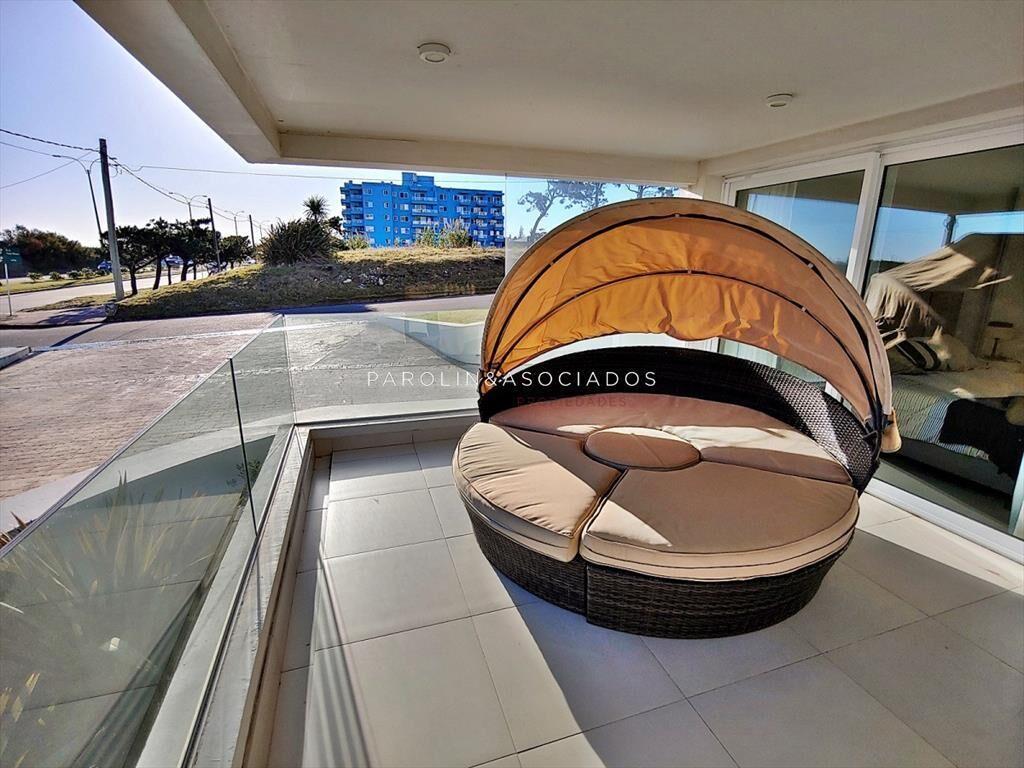 Apartamento en venta en primera linea en Punta del Este.