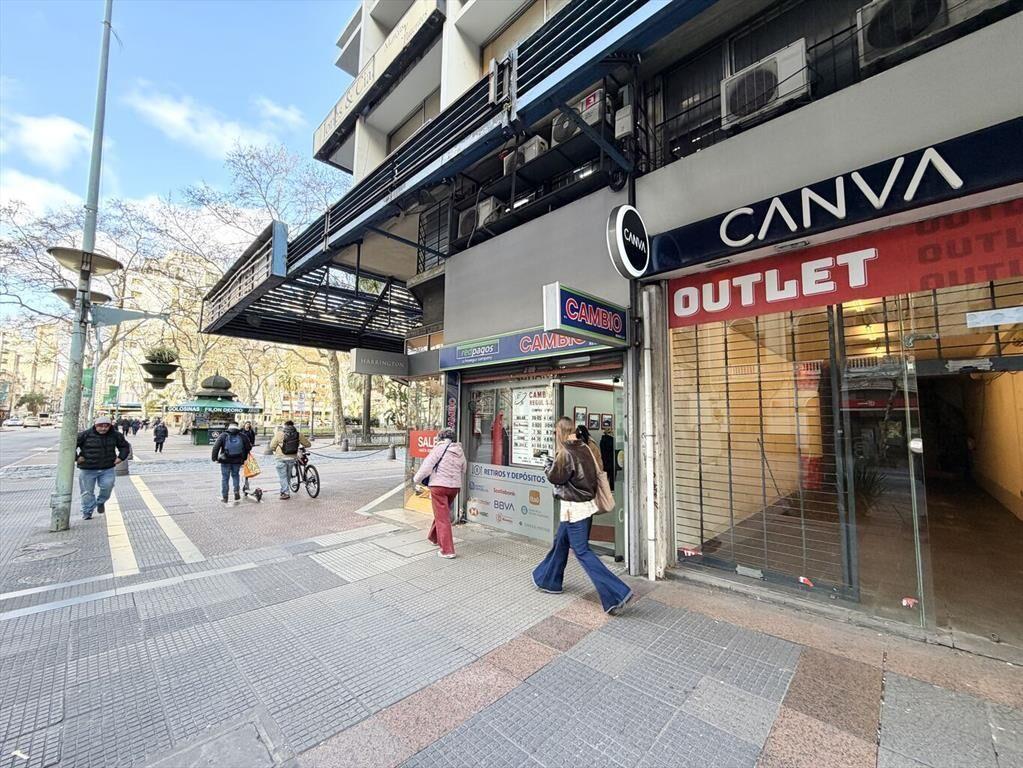 Alquiler Local comercial sobre 18 de julio . Centro