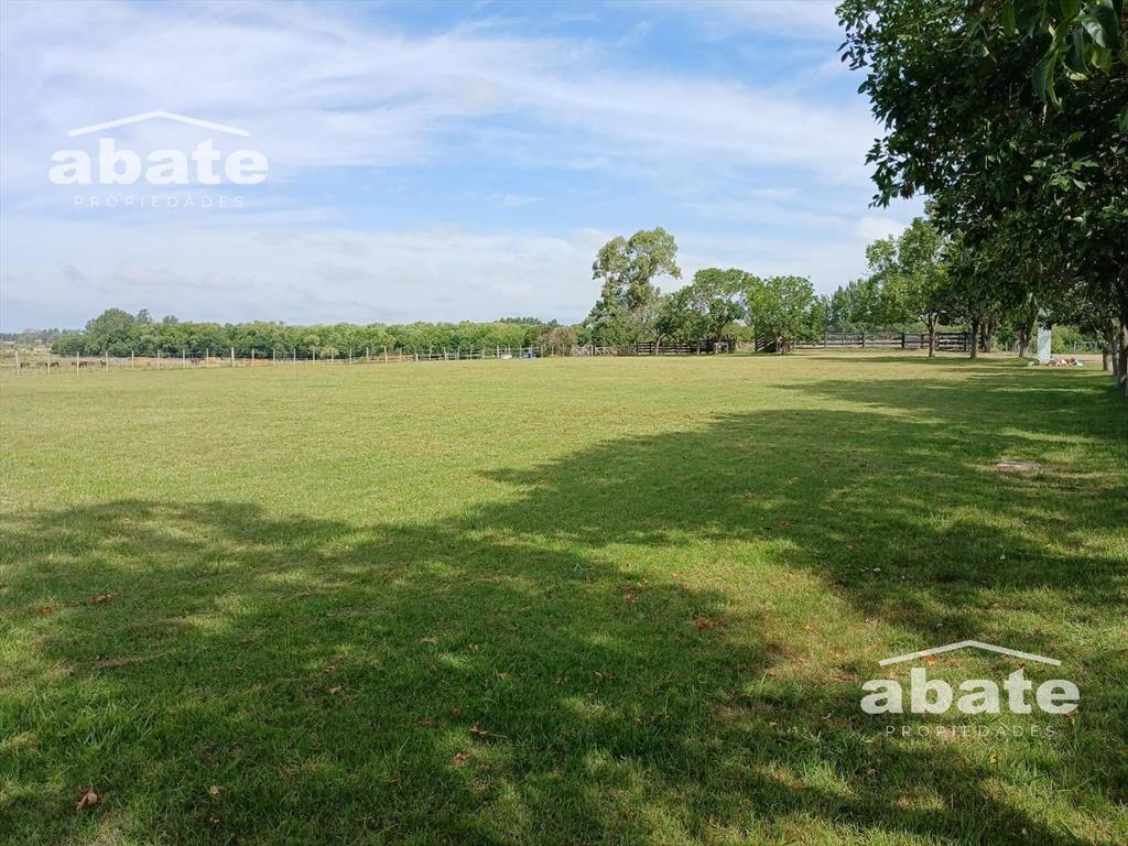 Venta de Terreno campo con mejoras en Est. Atlántida a metr