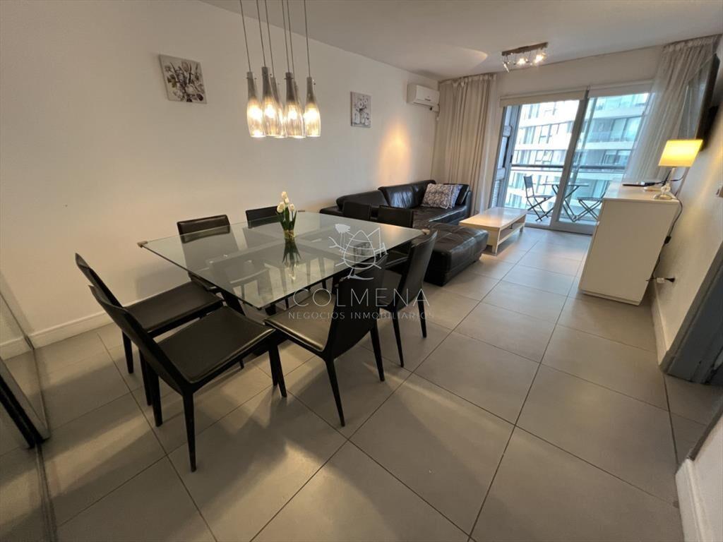 Apartamento de 2 dormitorios 2 baños, en venta.