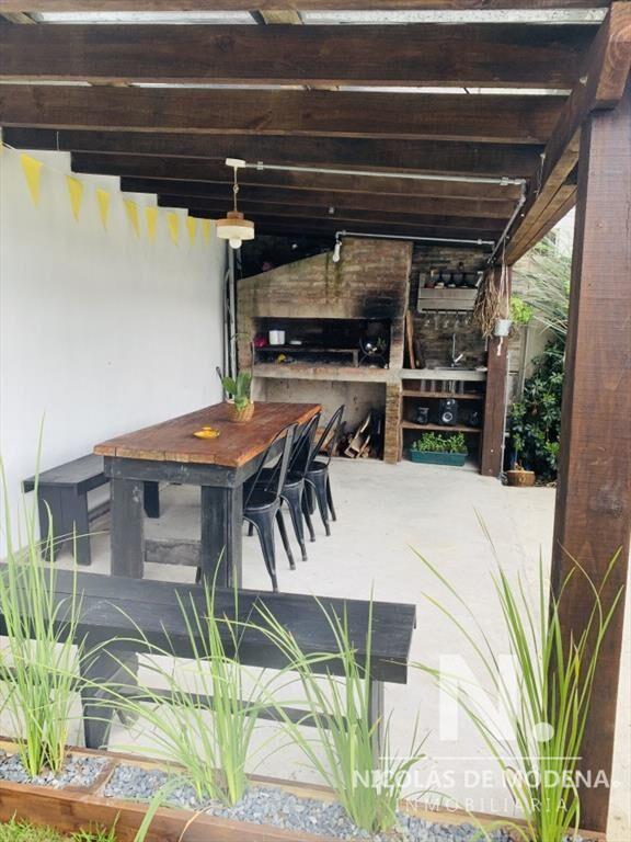 Casa en Venta a 50 metros del Mar, 4 dormitorios, Balneario