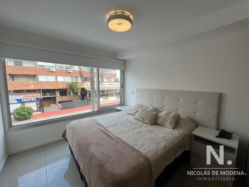 Apartamento en Venta de 2 dormitorios a cuadras del Puerto