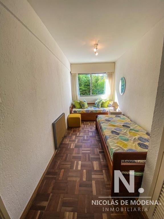 Se vende apartamento en Primera linea playa mansa 2 dormito