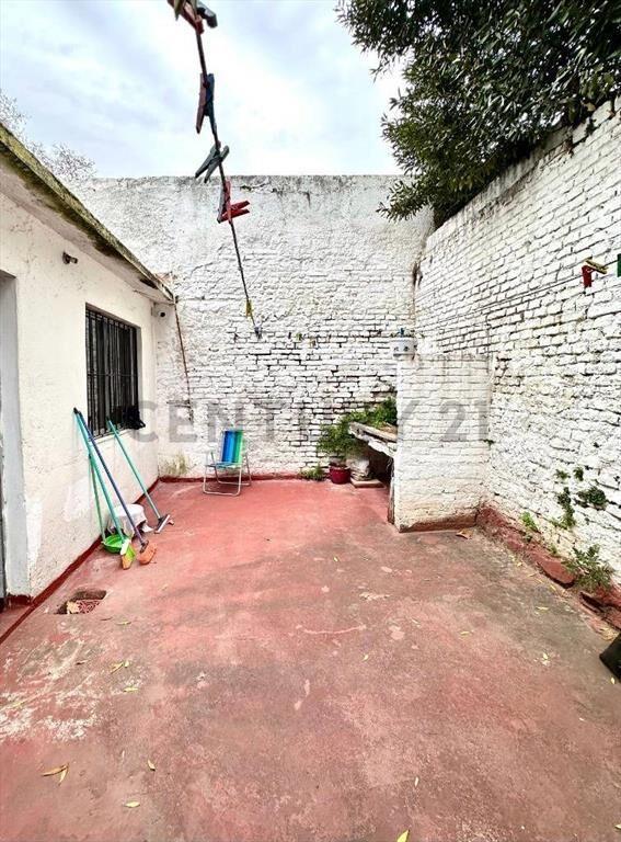 Venta/Casa La Comercial/3-4 dormitorios/1 baño/2 toilete/...