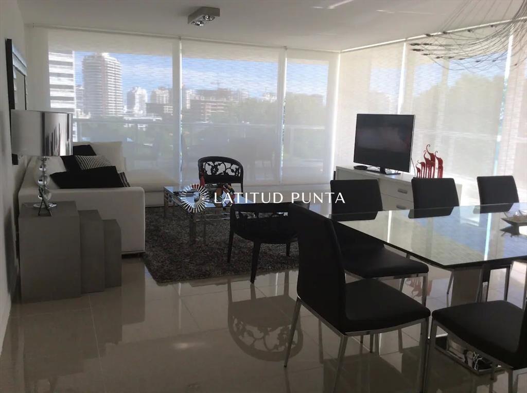 Apartamento en One, 3 dormitorios más dependencia