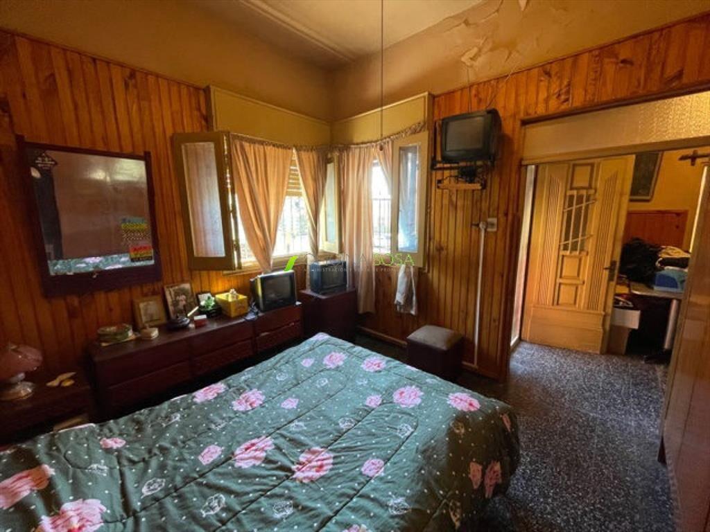 CASA ESQUINA CON GARAJE