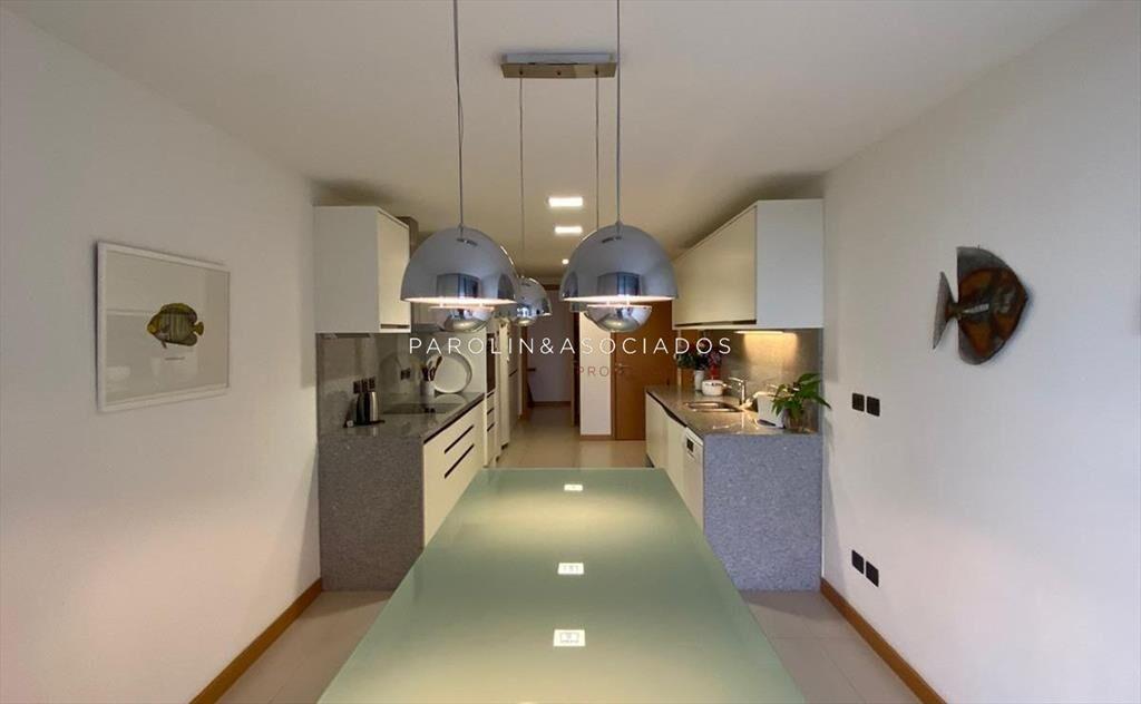 Apartamento en venta de 3 dormitorios en edificio