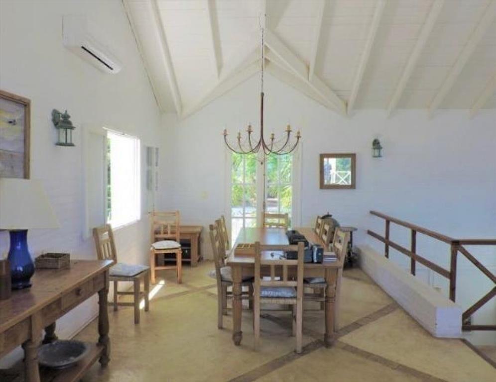 CASA EN VENTA DE 4 DORMITORIOS EN LA BARRA