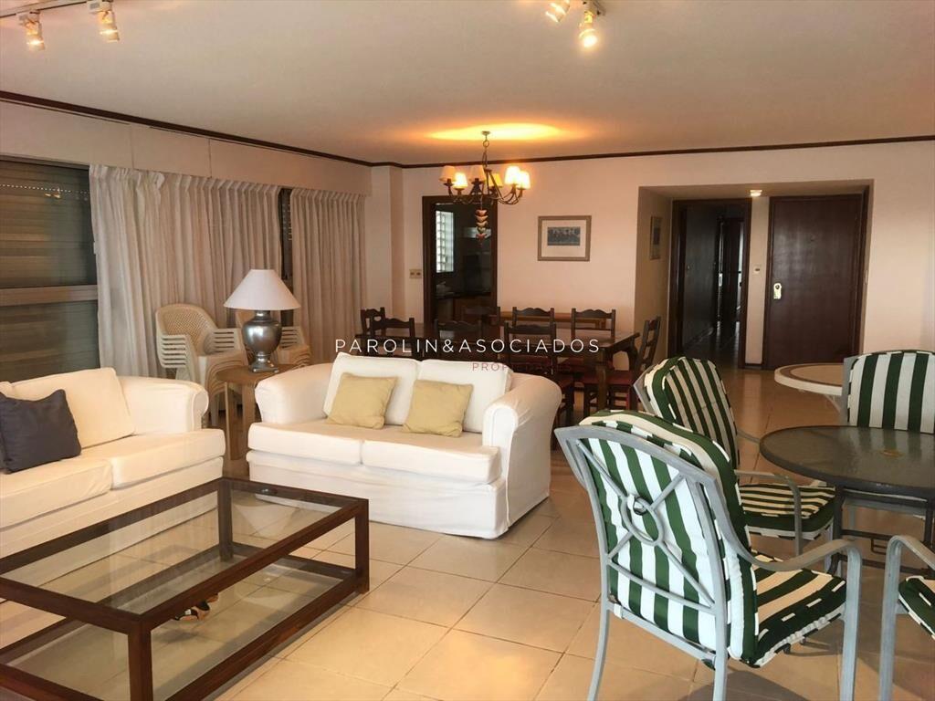 Hermoso apartamento de 3 dormitorios en venta al