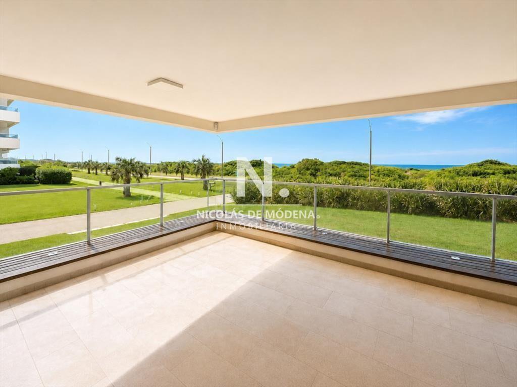 En venta apartamento con parrillero propio de 3 y