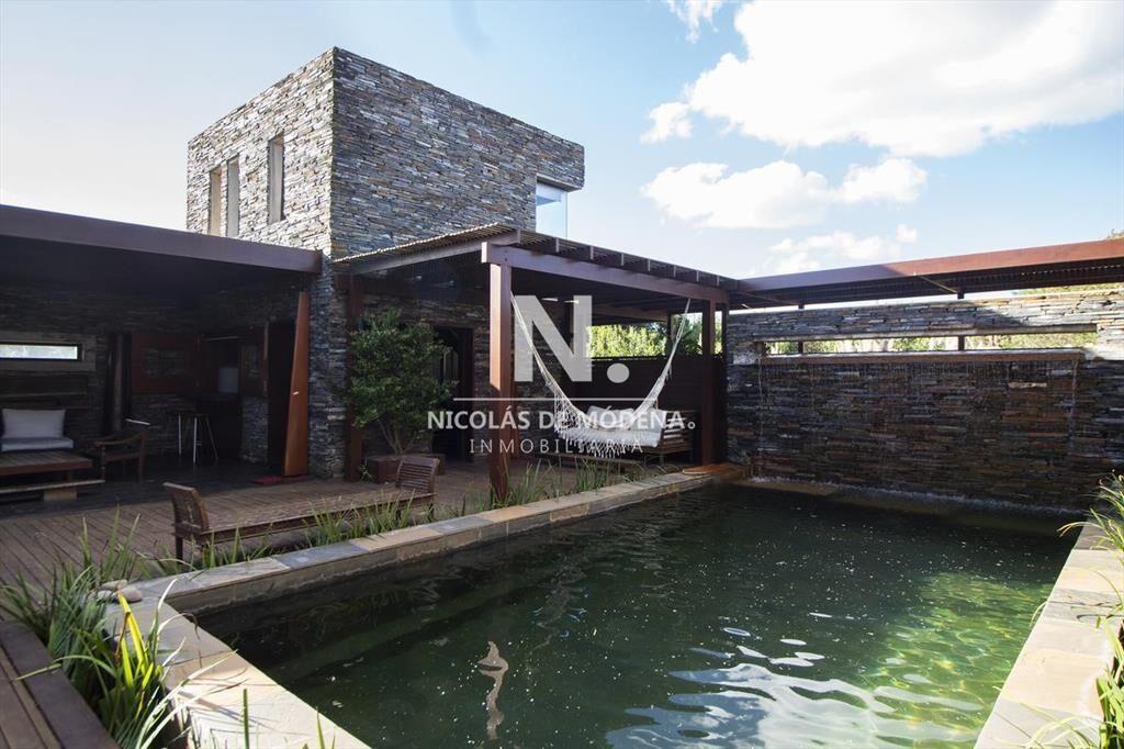 Iluminada y amplia casa en venta El Chorro