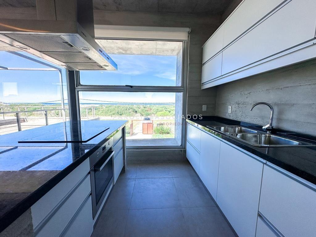 Casa en venta de 3 dormitorios en frente al mar de La Juani