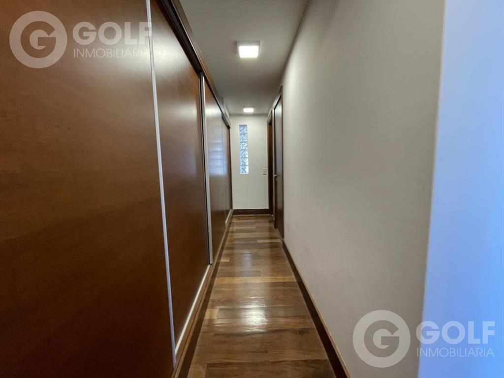 Venta o Alquiler de apartamento triplex de 5 dormitorios en