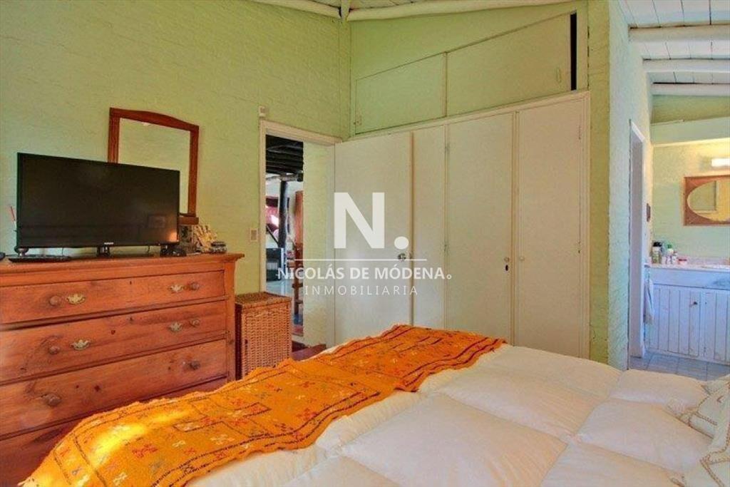 Vende casa de 3 dormitorios en La Barra.