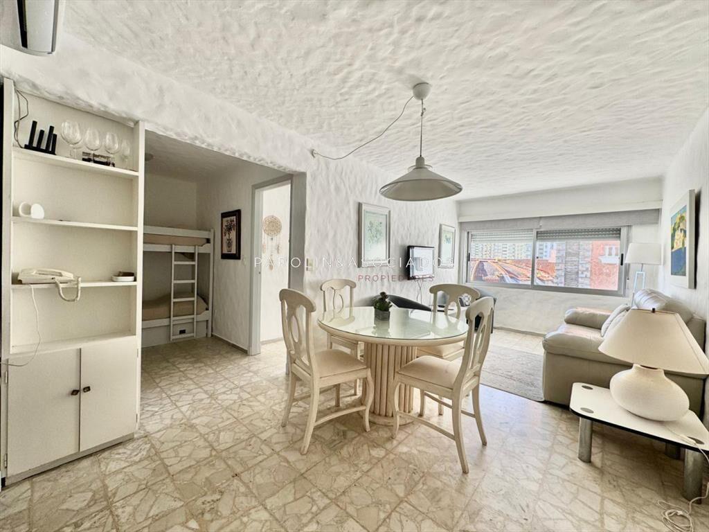 Apartamento reciclado de un dormitorio y medio en Penínsul