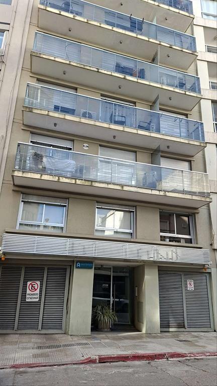 VENTA O ALQUILER POCITOS 2 DORMITORIOS 2 BAÑOS PISCINA GIMN