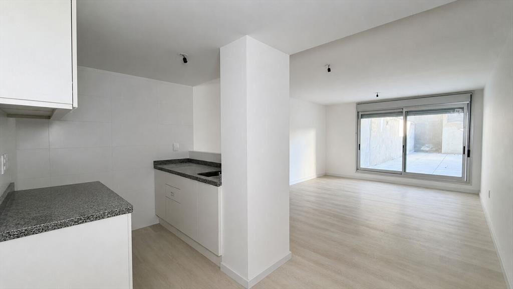 Venta apartamento a estrenar de 1 dormitorio con patio en c