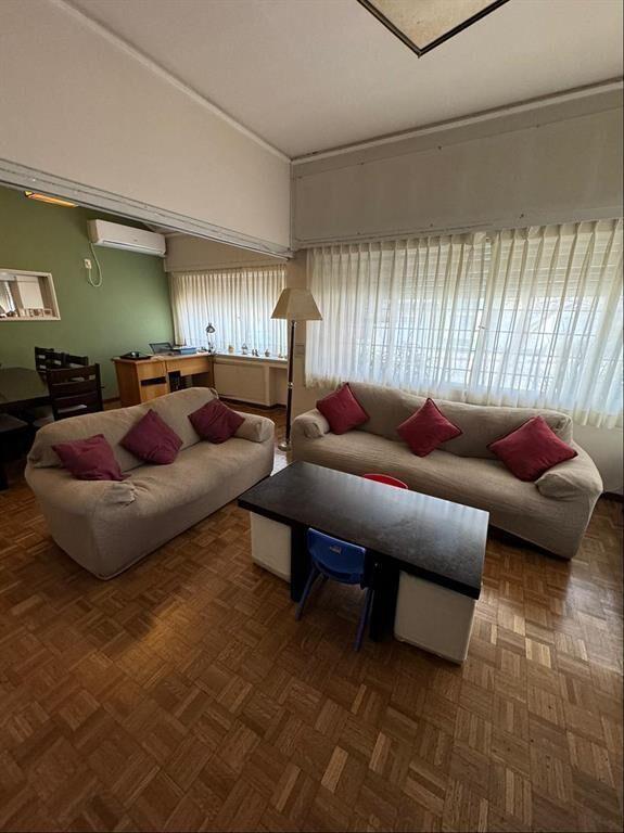 CASA EN VENTA POCITOS DOS PLANTAS