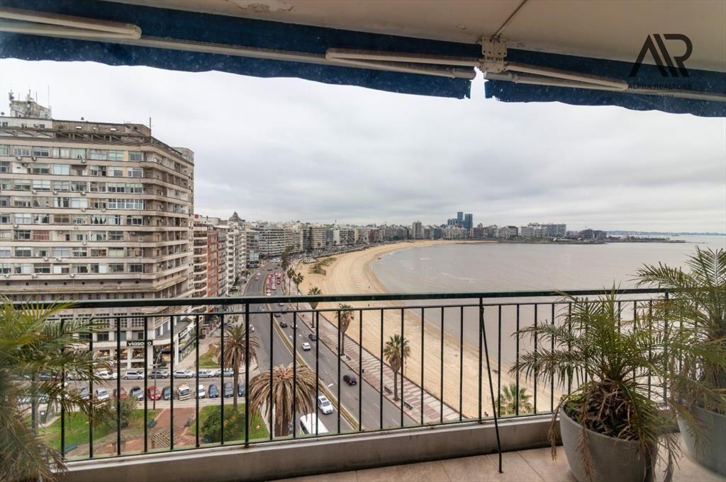 Apartamento en venta c/ cochera en Punta Carretas
