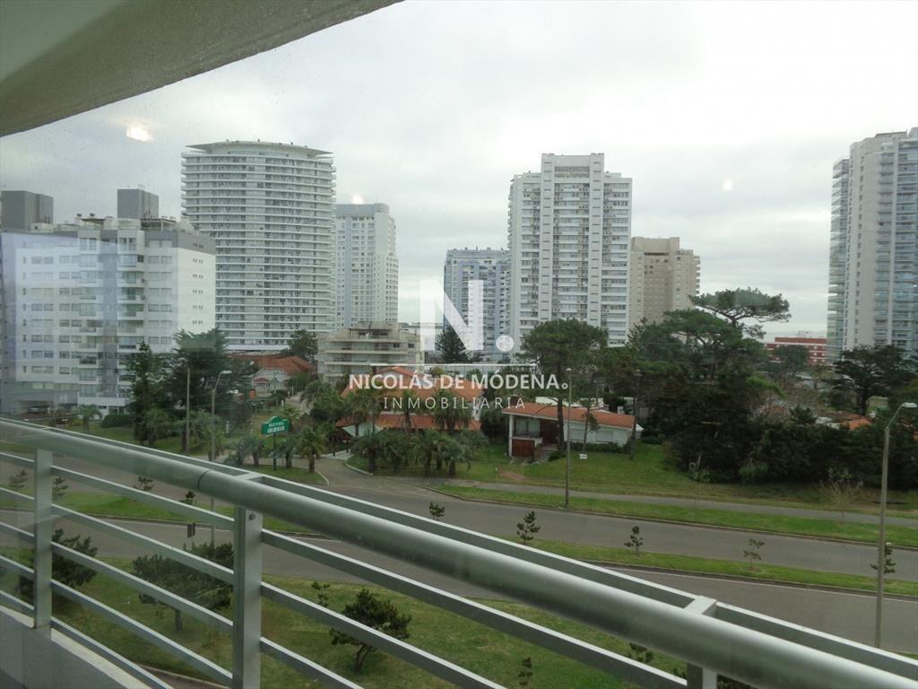 PUNTA DEL ESTE APARTAMENTO 2 DORMITORIOS EDIFICIO