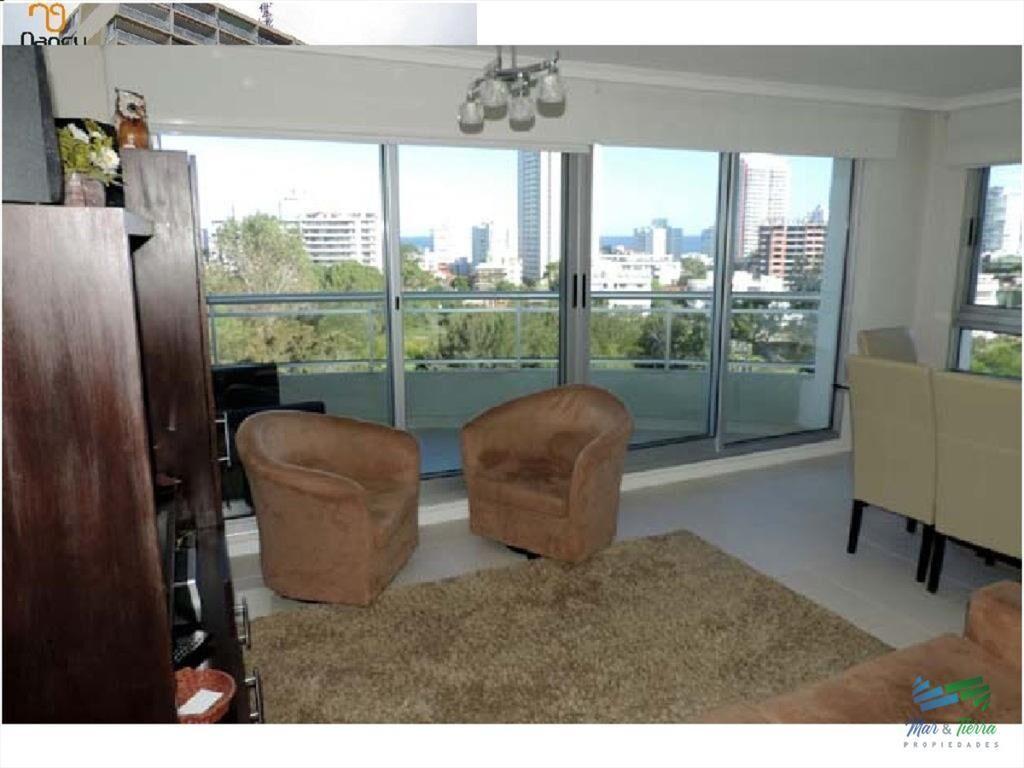 En venta.. Muy lindo apartamento sobre Av. Punta