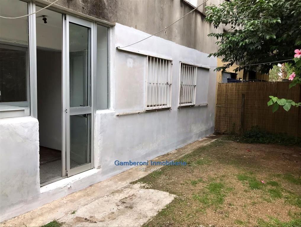 Apartamento en venta en planta baja. Está alquilado.