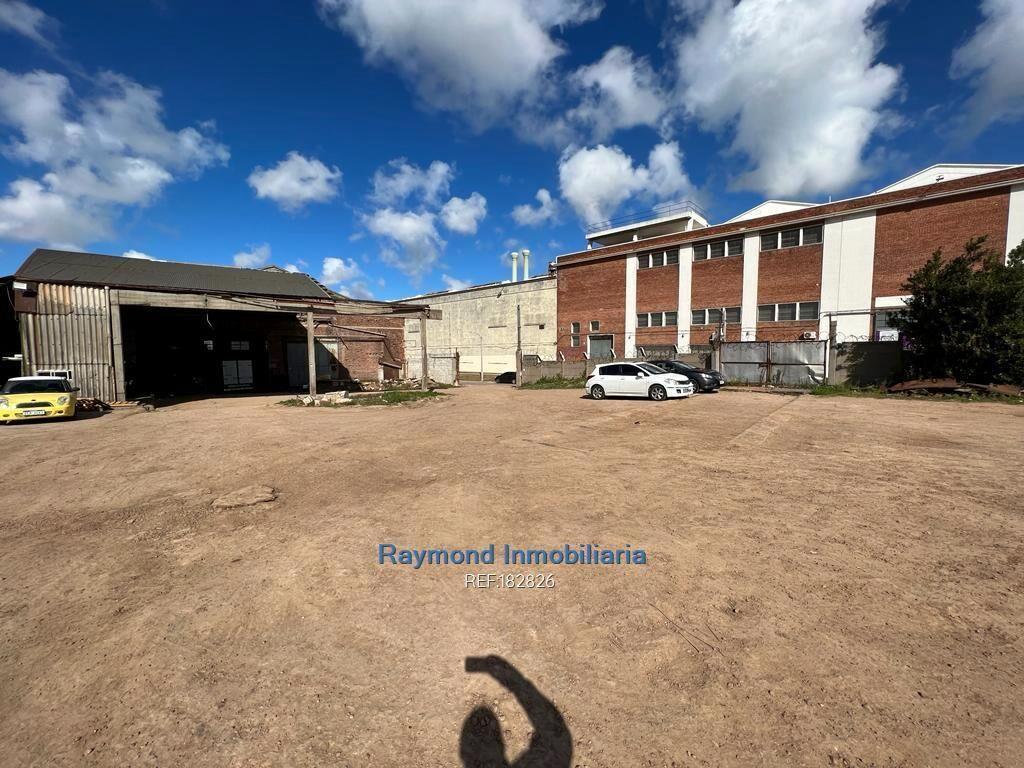 1200m2 contruidos en terreno de 3500m2 en Bella Vista