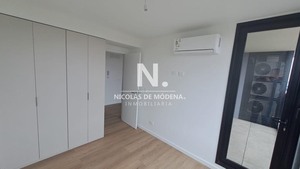 Vende apartamento de 2 dormitorios en punta del