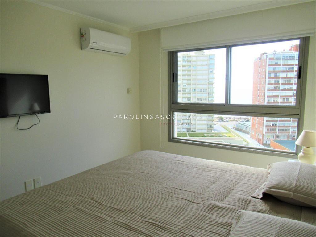 Hermoso apartamento en venta con agradable vista al mar en