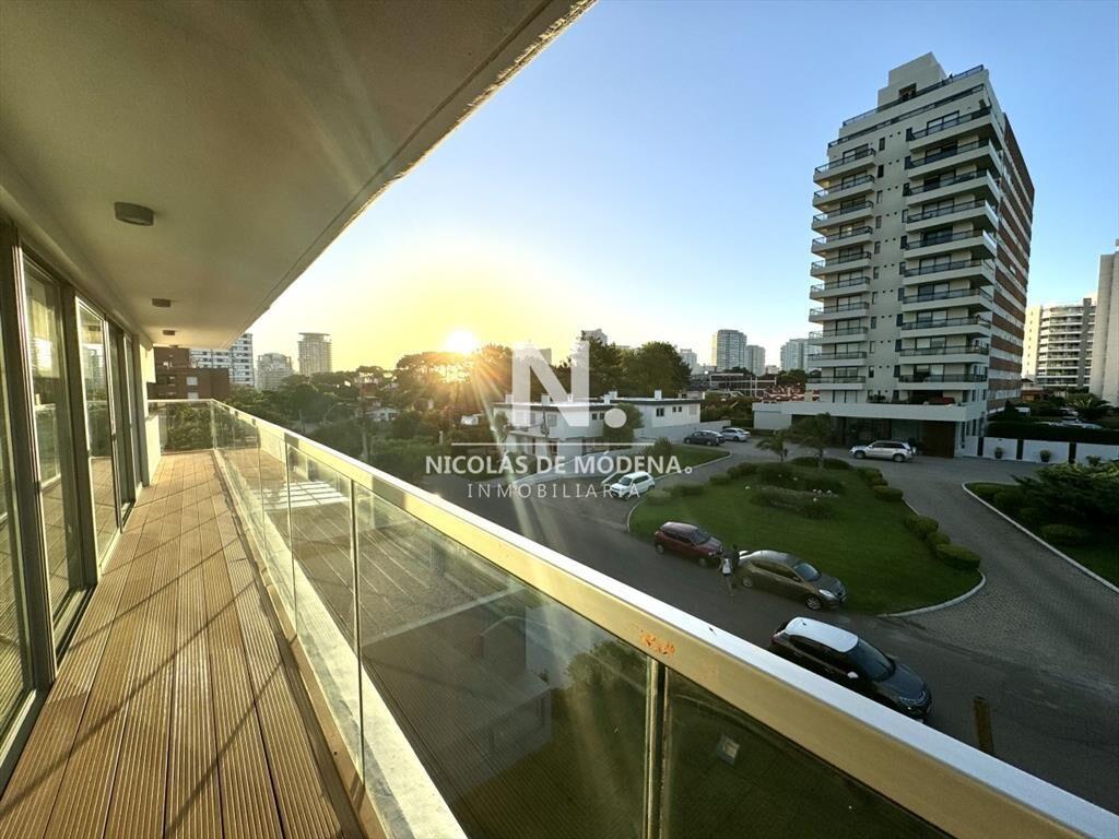 En venta apartamento de 2 dormitorios, balcon con