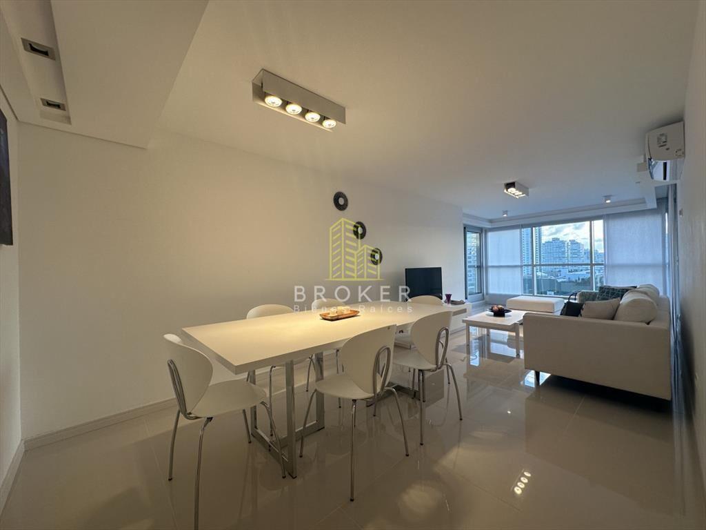 Venta de apartamento de categoria, dos y medio en