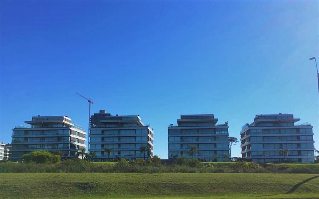 VENTA APARTAMENTO 3 DORMITORIOS EDIFICIO TIBURON