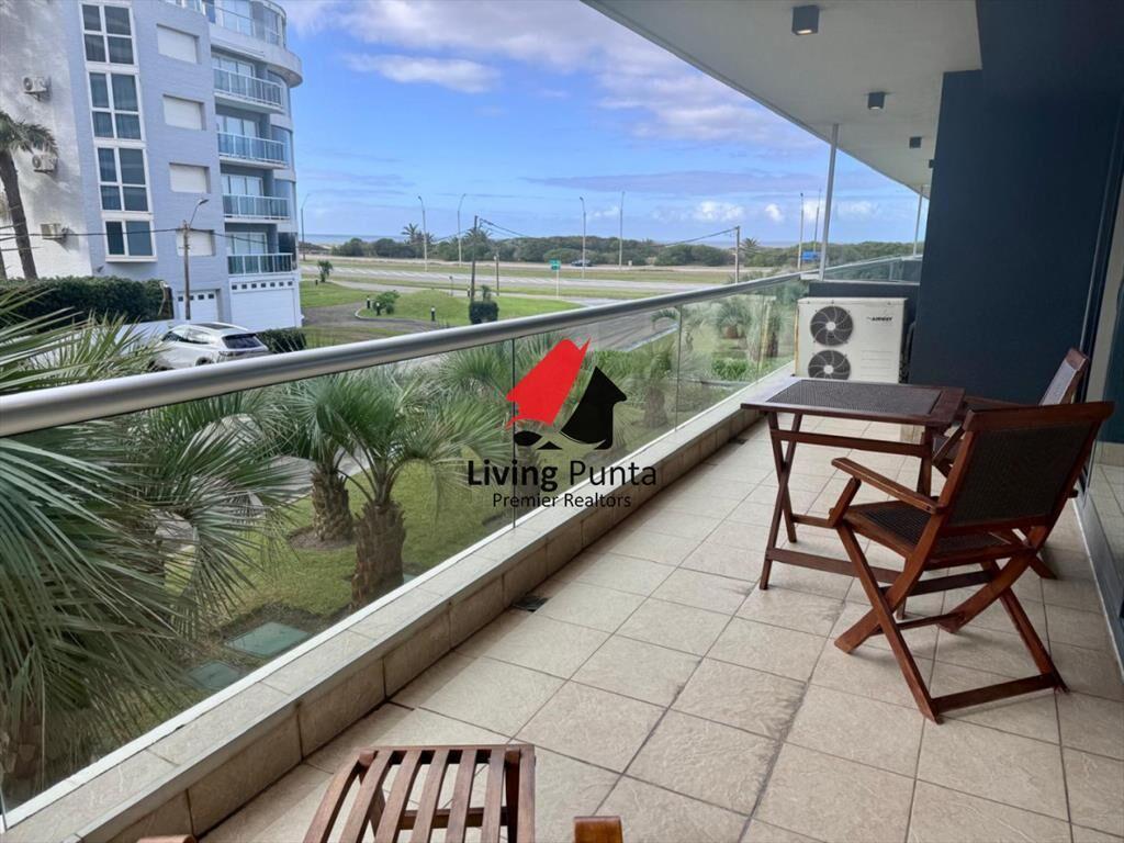 Hermoso apartamento en venta a pasos del mar