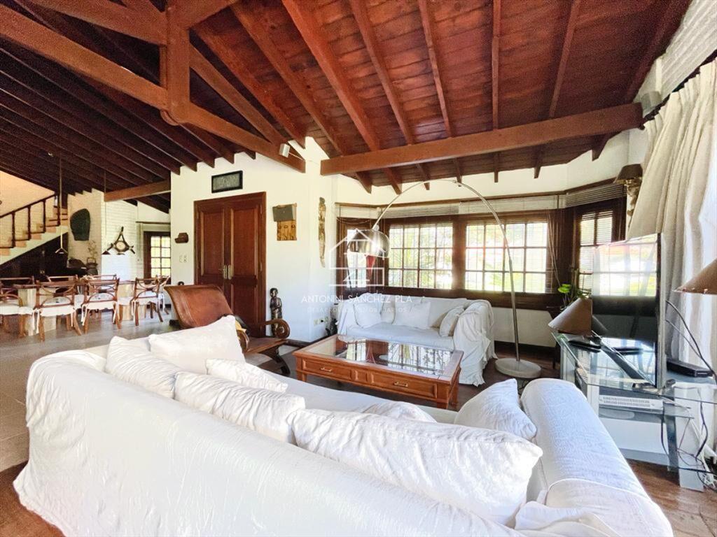 Excelente Casa de 4 Dormitorios en Playa Mansa -