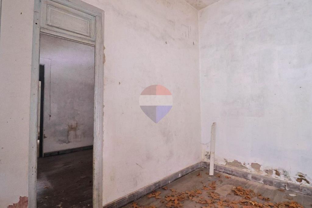 VENTA CASA A RECICLAR LA COMERCIAL