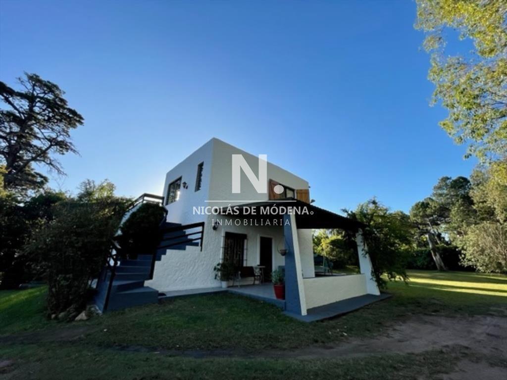 Casa en Pinares de 2 Dormitorios en gran terreno.