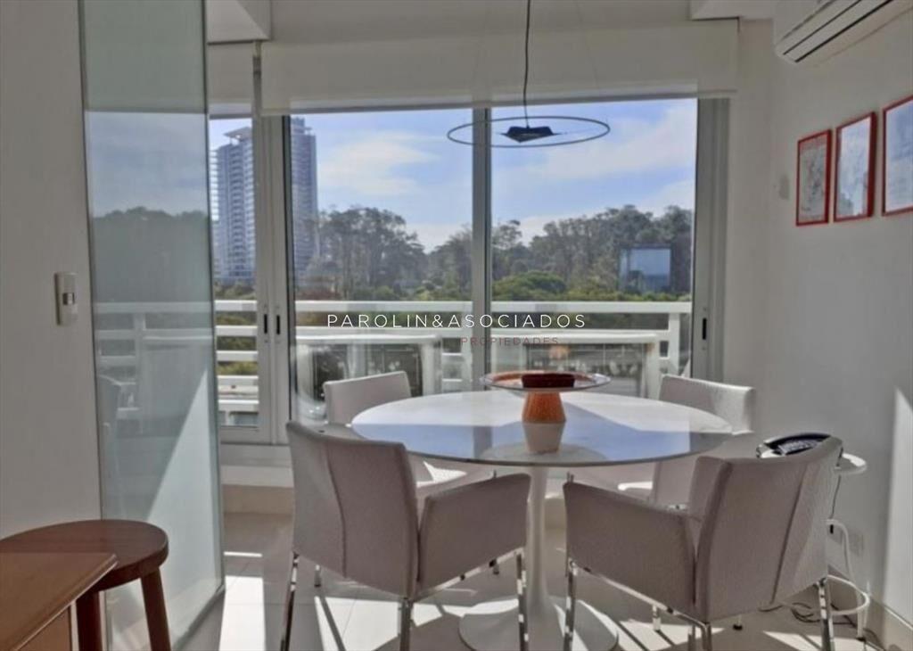 Apartamento en venta de 3 dormitorios + en Le del