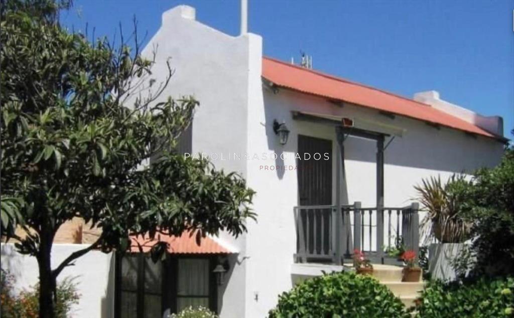 CASA EN VENTA DE 4 DORMITORIOS EN LA BARRA