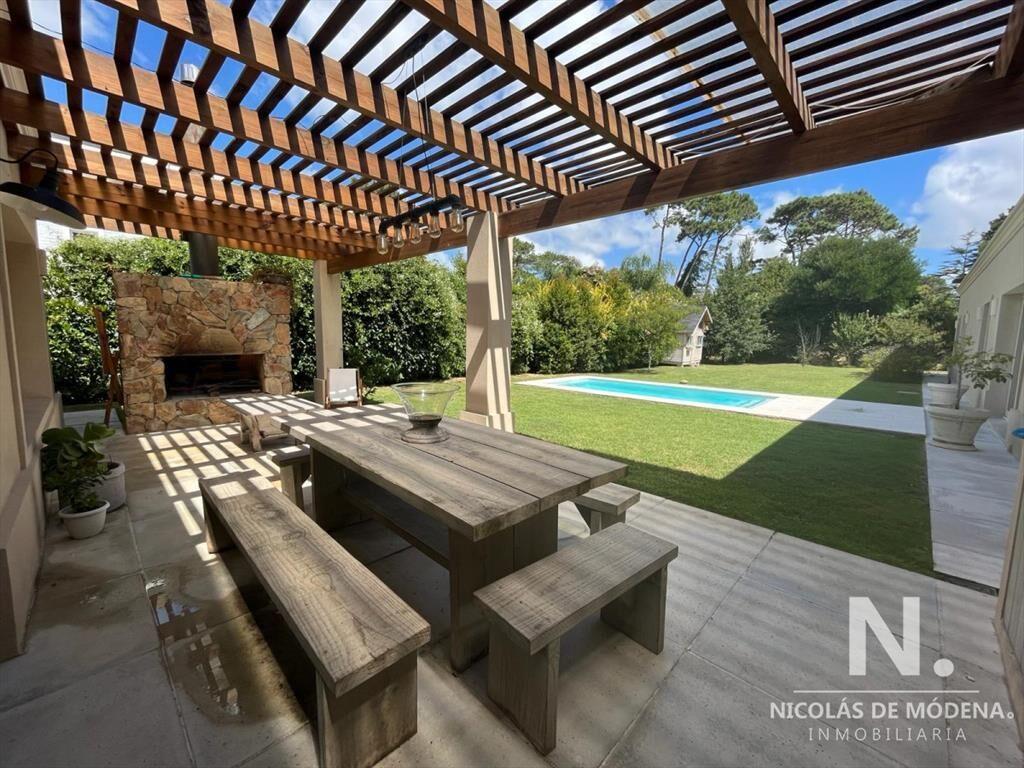 Casa en Venta de 4 dormitorios en Barrio Privado La Arbolad