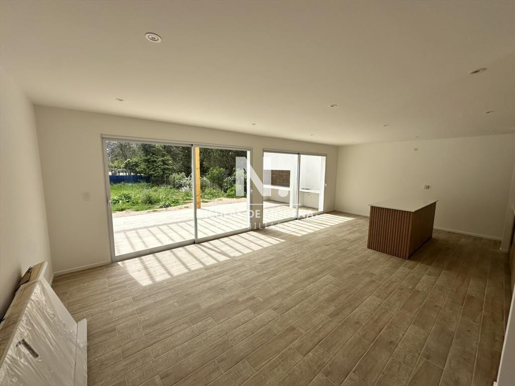 Vende casa de 3 dormitorios a estrenar, Punta del