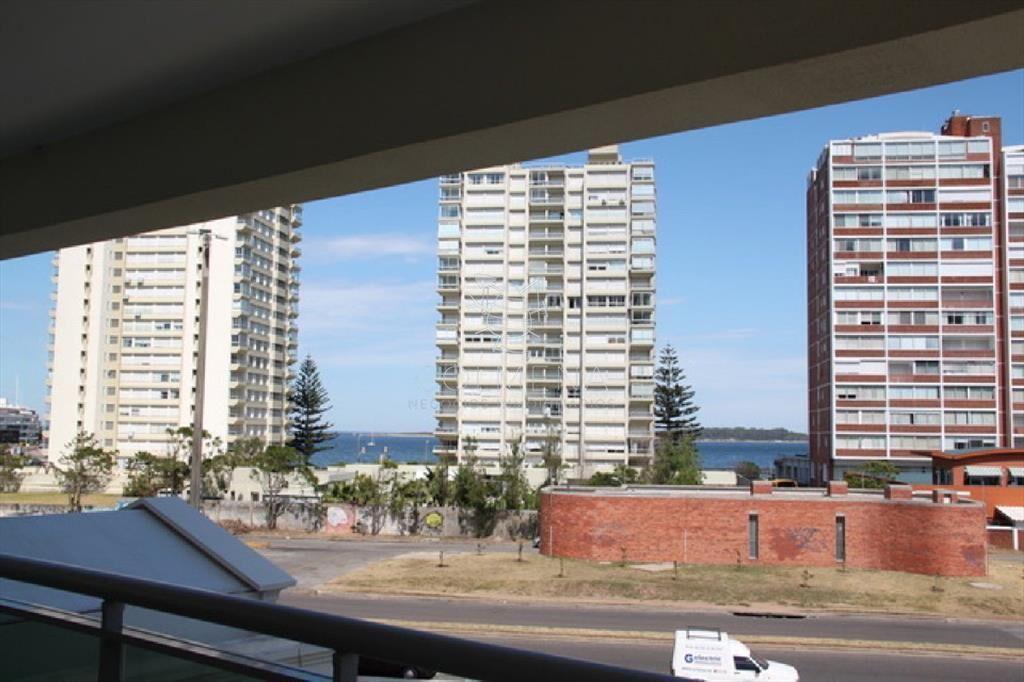 Muy buen departamento en torre de calidad en