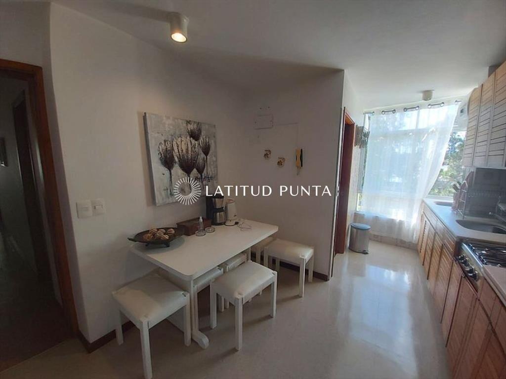 Apartamento en Roosevelt, 3 dormitorios más