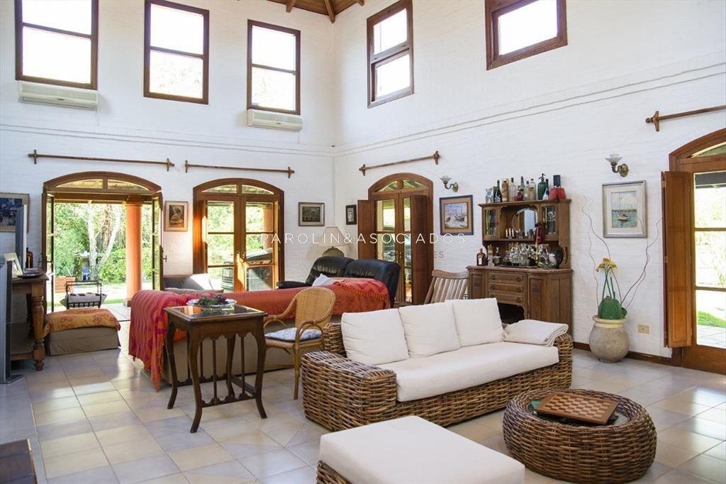 Casa de gran tamaÃ±o ubicada en zona