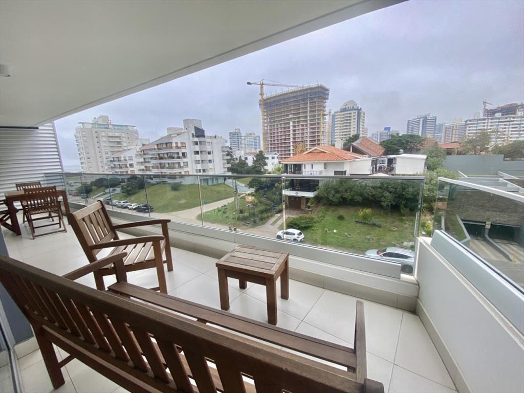 VENTA APARTAMENTO DE 3 DORMITORIOS EN EDIFICIO