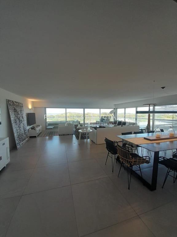 Apartamento en venta en Brava primera linea al