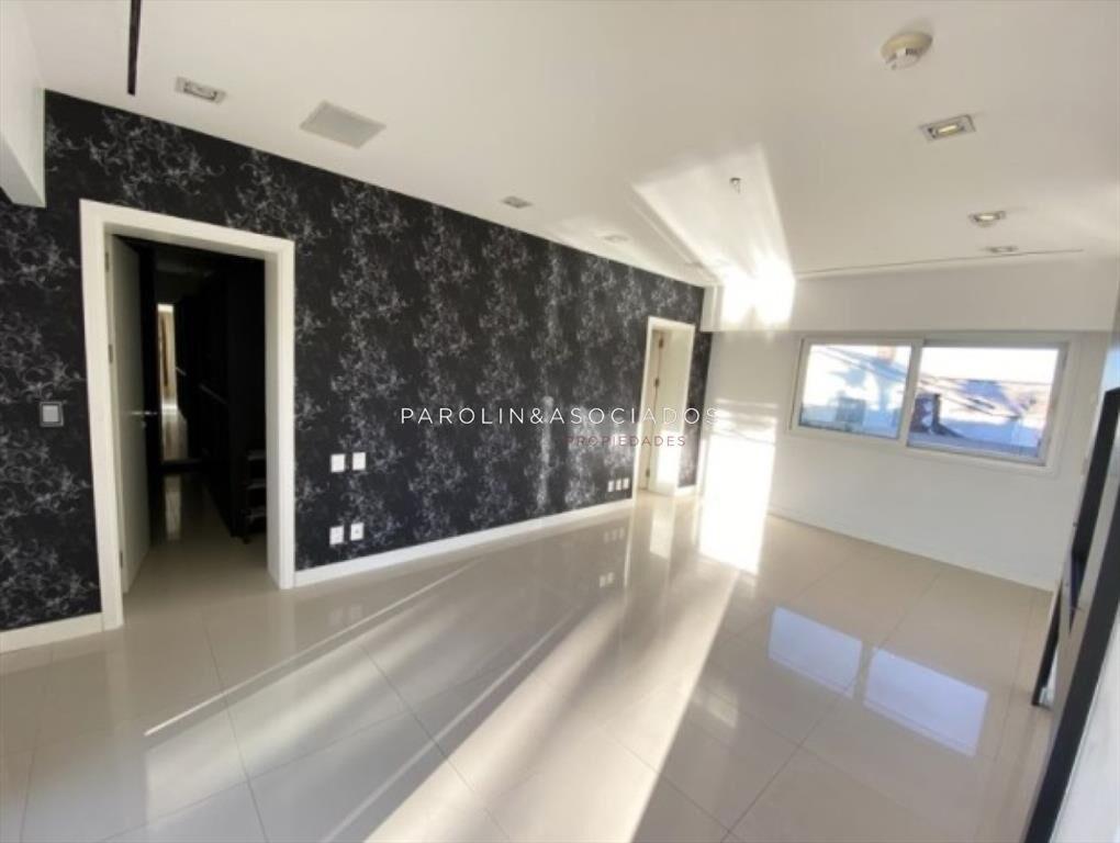 Hermosa casa en venta frente al mar, Punta del