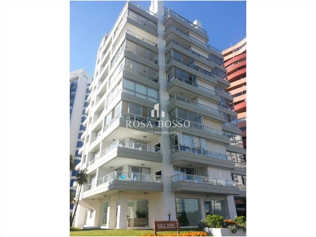 Apartamento en Brava, 3 dormitorios *