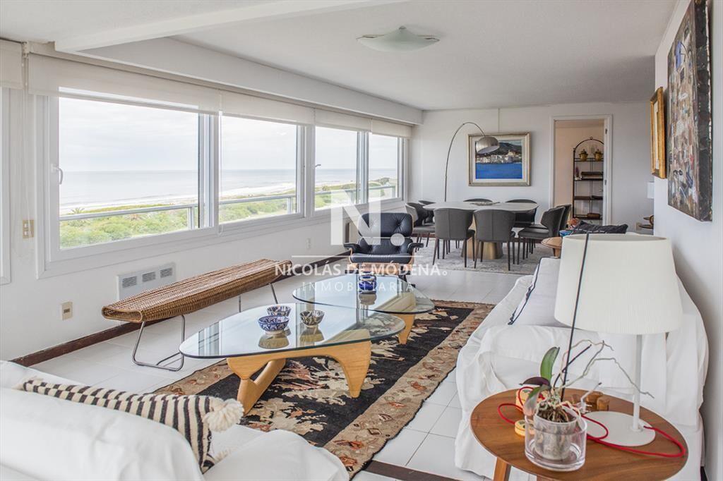 En venta apartamento en Tiburón II, de 3 con