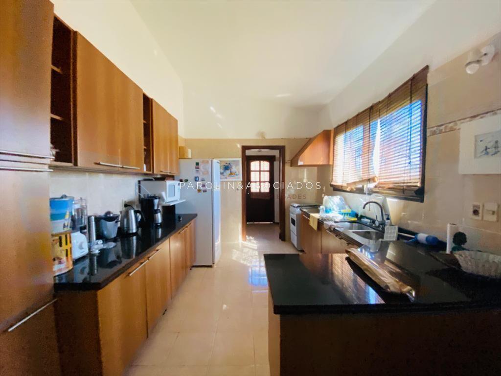 Excelente propiedad en venta de 4 suites en Punta